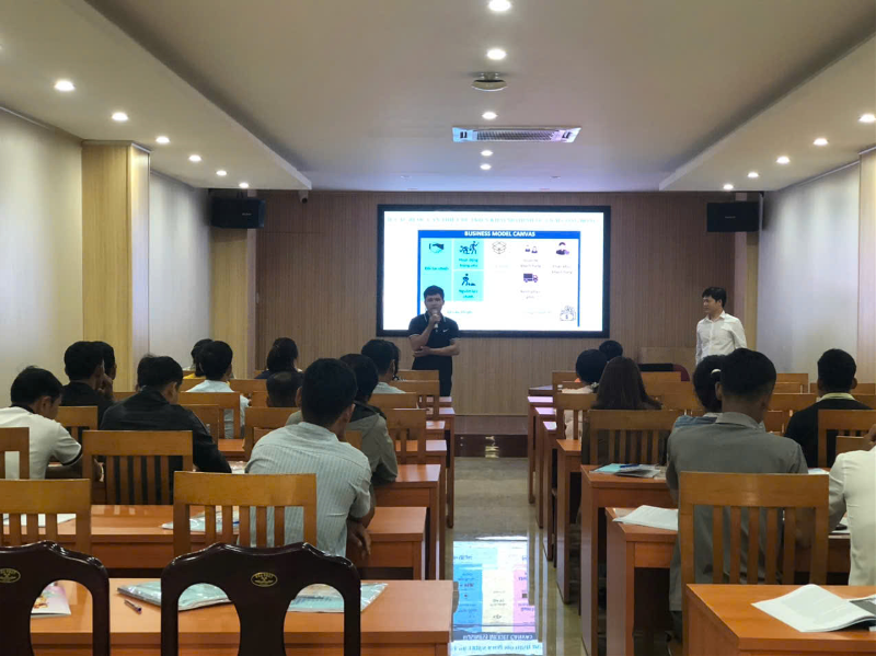 tap-huan-mo-hinh-du-lich-cong-dong-huong-dan-cho-cac-ho-dan-cac-ky-nang-lam-du-lich-cong-dong-trang-bi-mot-so-kien-thuc-co-ban-ve-hoat-dong-du-lich-cong-dong